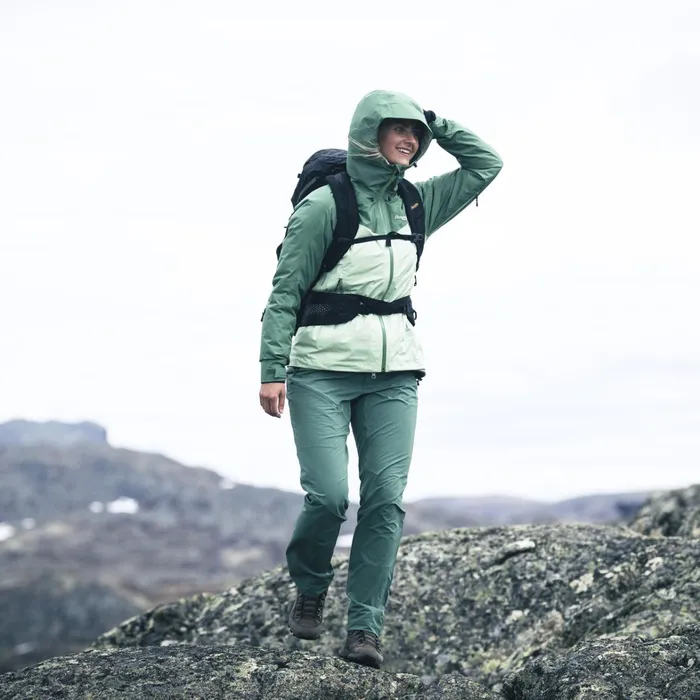 Bergans Of Norway Shell Jackets Skar Light 3l Shell Jacket Light Jade Green Dark Jade Green 8211 Women