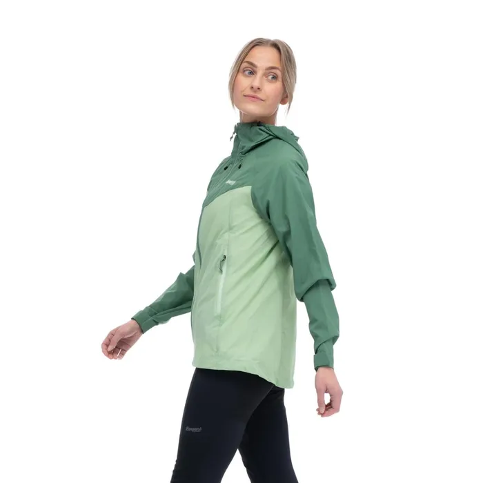 Bergans Of Norway Softshell Jackets Skar Light Windbreaker Jacket Light Jade Green Dark Jade Green 8211 Women