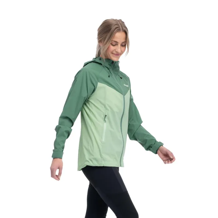 Bergans Of Norway Softshell Jackets Skar Light Windbreaker Jacket Light Jade Green Dark Jade Green 8211 Women