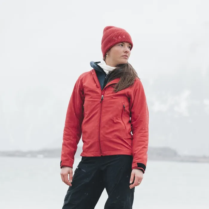 Bergans Of Norway Softshell Jackets Vaagaa Softshell Jacket Hood Crimson Red 8211 Women