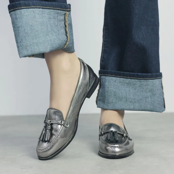 Brogues And Loafers Women Moda In Pelle Evvaa Pewter Metallic