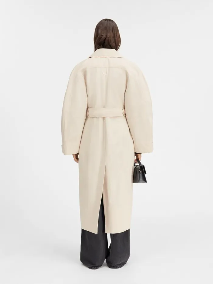 JACQUEMUS The Bari Trench Coat Beige Women Coats and Jackets JACQUEMUS The Bari Trench Coat Beige Women Coats and Jackets