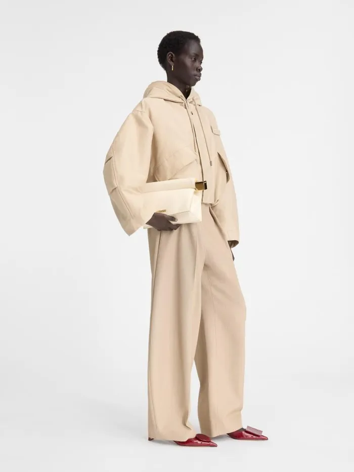 JACQUEMUS The Caraco Cropped Parka Beige Women Coats and Jackets JACQUEMUS The Caraco Cropped Parka Beige Women Coats and Jackets