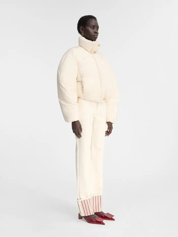 JACQUEMUS The Caraco Cropped Puffer Jacket Offwhite Women Coats and Jackets JACQUEMUS The Caraco Cropped Puffer Jacket Offwhite Women Coats and Jackets