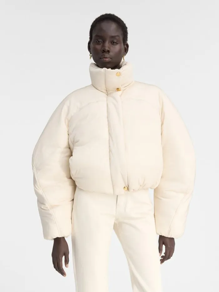 JACQUEMUS The Caraco Cropped Puffer Jacket Offwhite Women Coats and Jackets JACQUEMUS The Caraco Cropped Puffer Jacket Offwhite Women Coats and Jackets
