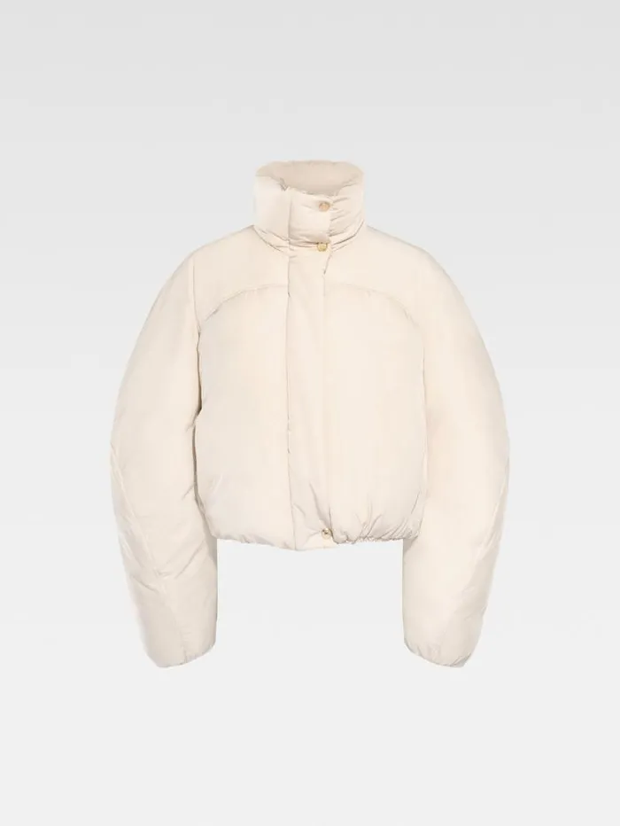 JACQUEMUS The Caraco Cropped Puffer Jacket Offwhite Women Coats and Jackets JACQUEMUS The Caraco Cropped Puffer Jacket Offwhite Women Coats and Jackets