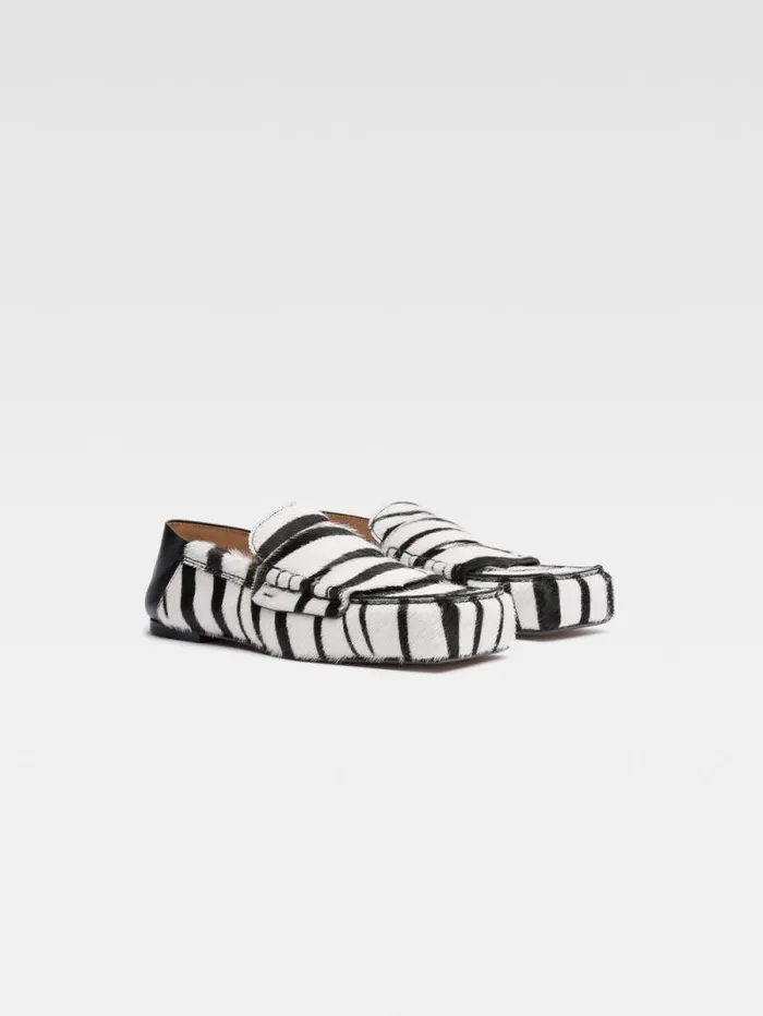 JACQUEMUS The Carr Loafers Black and White Zebra Men Shoes JACQUEMUS The Carr Loafers Black and White Zebra Men Shoes