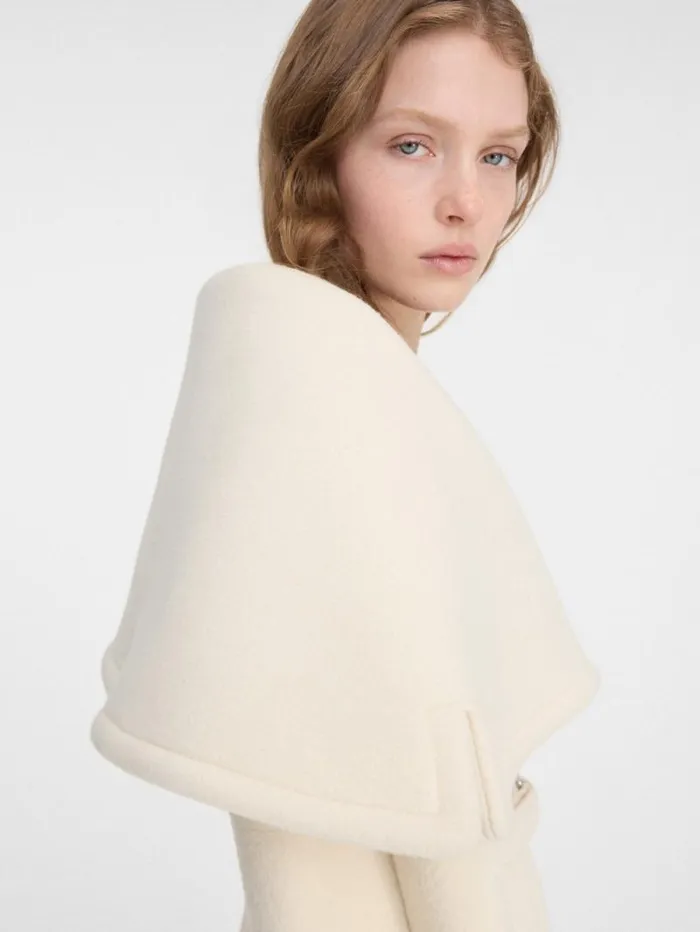 JACQUEMUS The Caruso Coat Offwhite Women Coats and Jackets JACQUEMUS The Caruso Coat Offwhite Women Coats and Jackets