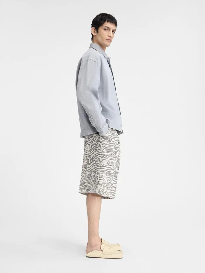 JACQUEMUS The DeNmes Denim Shirt Grey Offwhite Men Shirts JACQUEMUS The DeNmes Denim Shirt Grey Offwhite Men Shirts