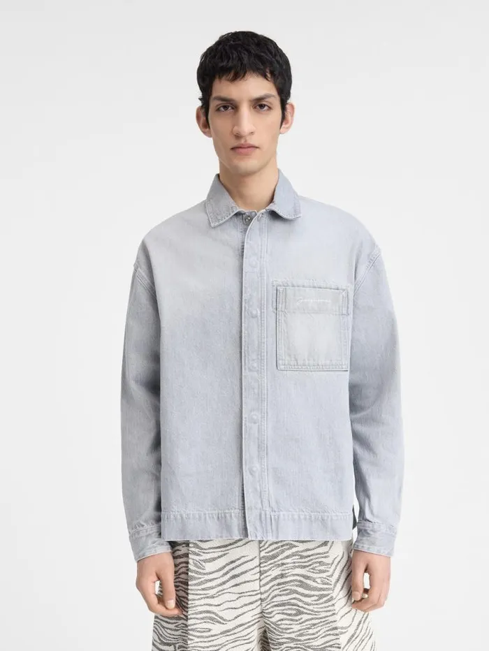 JACQUEMUS The DeNmes Denim Shirt Grey Offwhite Men Shirts JACQUEMUS The DeNmes Denim Shirt Grey Offwhite Men Shirts