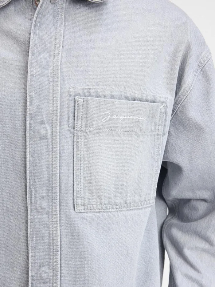 JACQUEMUS The DeNmes Denim Shirt Grey Offwhite Men Shirts JACQUEMUS The DeNmes Denim Shirt Grey Offwhite Men Shirts