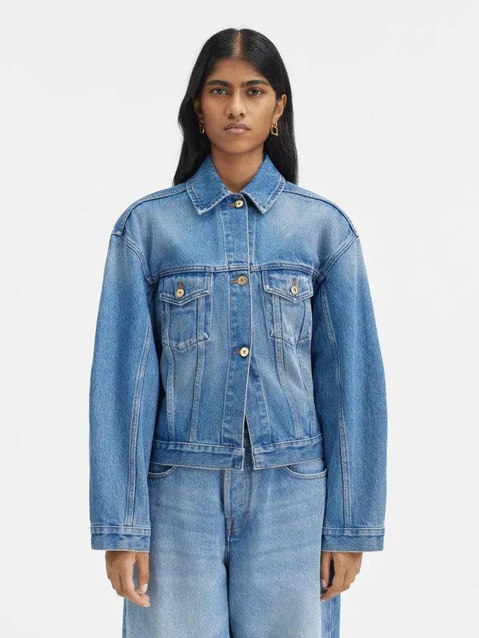 JACQUEMUS The Denim DeNmes Jacket Bluetabac Women Coats and Jackets JACQUEMUS The Denim DeNmes Jacket Bluetabac Women Coats and Jackets