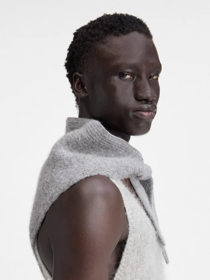 JACQUEMUS The Gros Grain Shawl Dark Grey WomenMen Scarves Beanies and Gloves JACQUEMUS The Gros Grain Shawl Dark Grey WomenMen Scarves Beanies and Gloves