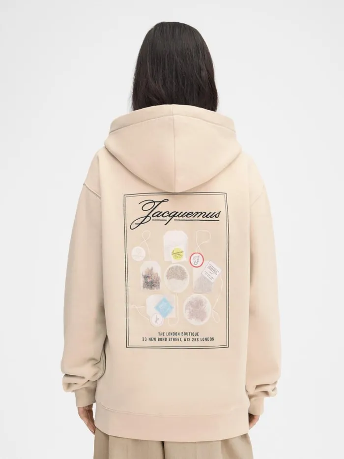 JACQUEMUS The London Hoodie Print Tea Collection WomenMen Sweatshirts and Joggings JACQUEMUS The London Hoodie Print Tea Collection WomenMen Sweatshirts and Joggings