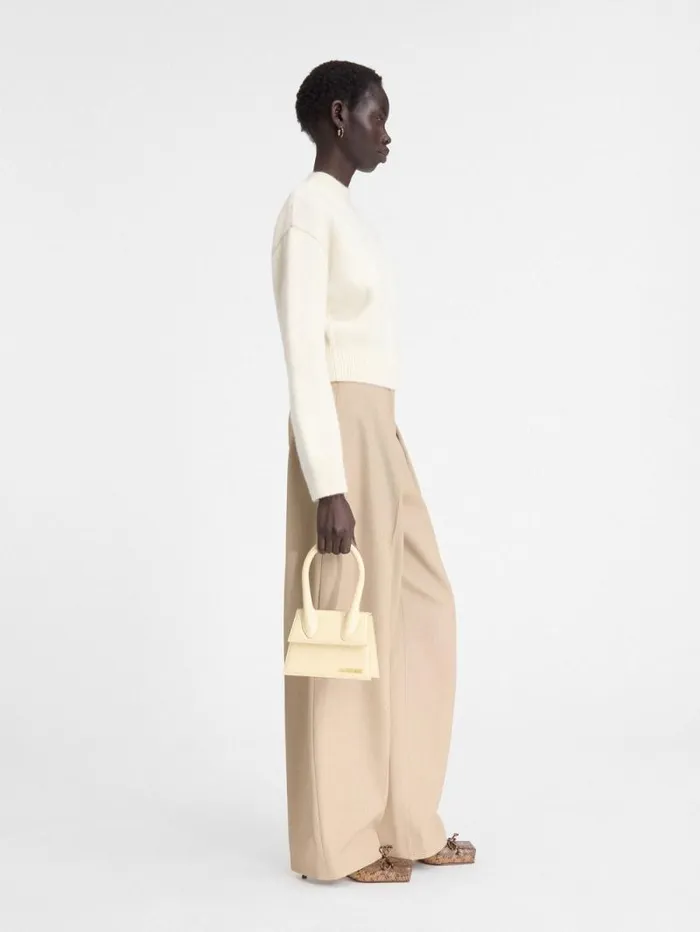 JACQUEMUS The Medium Chiquito Ivory Women Crossbody and Handbags JACQUEMUS The Medium Chiquito Ivory Women Crossbody and Handbags