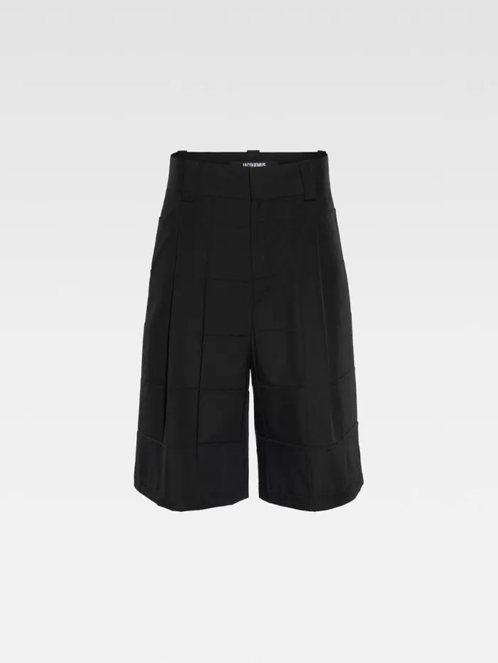 JACQUEMUS The Navega Pleated Shorts Black Men Trousers and Shorts JACQUEMUS The Navega Pleated Shorts Black Men Trousers and Shorts
