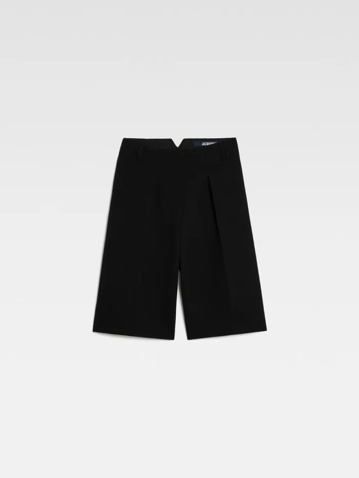 JACQUEMUS The Ovalo Bermuda Shorts Black Women Trousers and Shorts JACQUEMUS The Ovalo Bermuda Shorts Black Women Trousers and Shorts