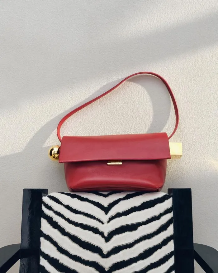 JACQUEMUS The Rond Carr Dark Red Women Shoulder Bags JACQUEMUS The Rond Carr Dark Red Women Shoulder Bags