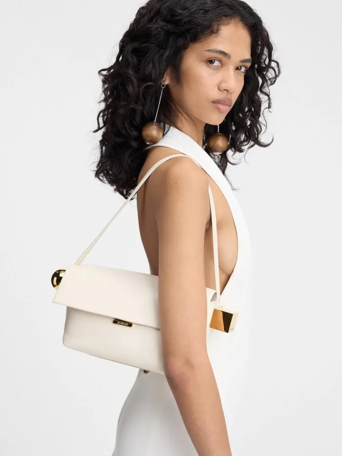 JACQUEMUS The Rond Carr Light Ivory Women Shoulder Bags JACQUEMUS The Rond Carr Light Ivory Women Shoulder Bags