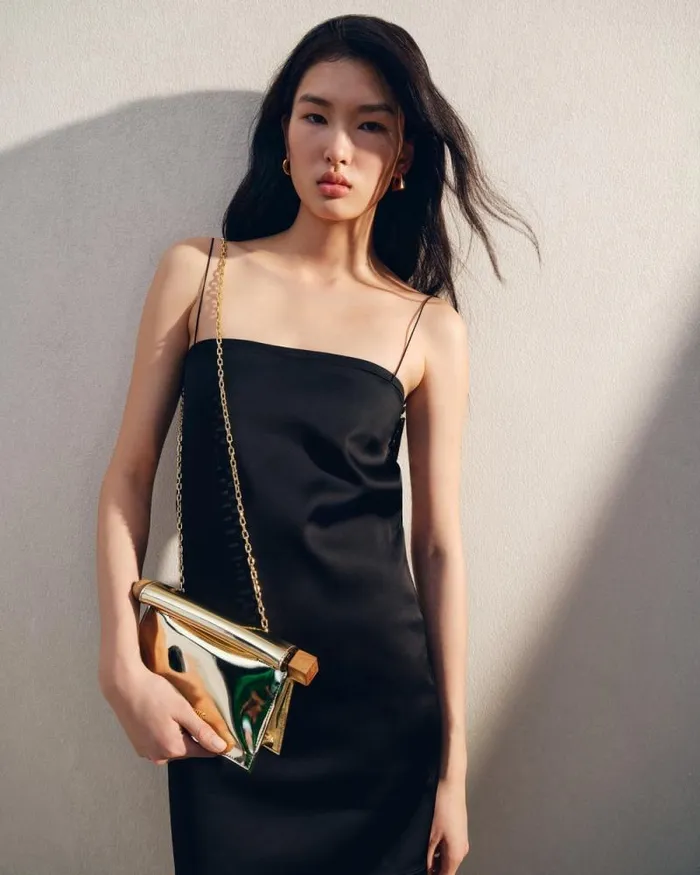 JACQUEMUS The Small Rond Carr Clutch Gold Women Crossbody and Handbags JACQUEMUS The Small Rond Carr Clutch Gold Women Crossbody and Handbags
