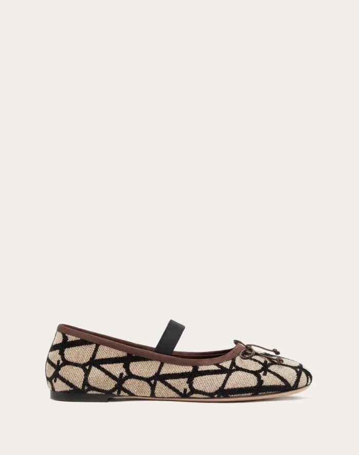 Valentino Ballerinas Woman Ballerina In Toile Iconographe For Woman In Beigeblack Beigeblack Valentino Ballerinas Woman Ballerina In Toile Iconographe For Woman In Beigeblack Beigeblack