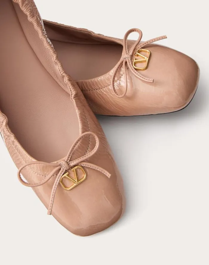 Valentino Ballerinas Woman Vlogo Signature Patent Leather Ballerina For Woman In Rose Cannelle Rose Cannelle Valentino Ballerinas Woman Vlogo Signature Patent Leather Ballerina For Woman In Rose Cannelle Rose Cannelle