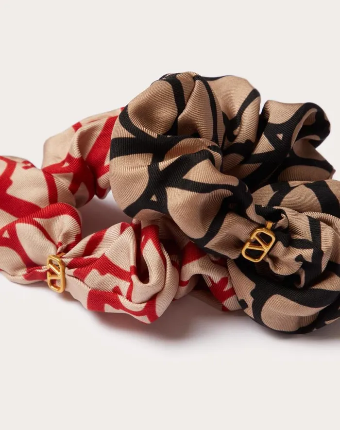 Valentino Hair Accessories Woman Toile Iconographe Scrunchies Set In Silk With Vlogo Appliqu For Woman In Beigeblackbeigered Beigeblackbeigered Valentino Hair Accessories Woman Toile Iconographe Scrunchies Set In Silk With Vlogo Appliqu For Woman In Beigeblackbeigered Beigeblackbeigered