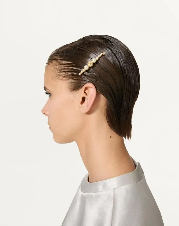 Valentino Hair Accessories Woman Vlogo Signature Metal And Pearl Hair Clip For Woman In Gold Gold Valentino Hair Accessories Woman Vlogo Signature Metal And Pearl Hair Clip For Woman In Gold Gold