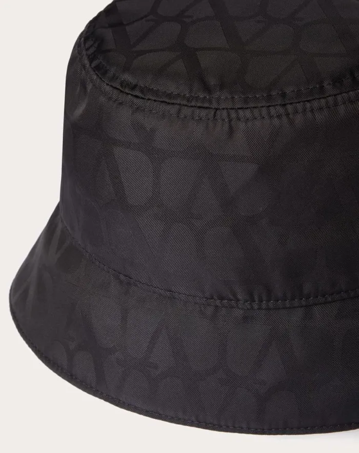 Valentino Hats And Gloves Man Toile Iconographe Reversible Nylon Bucket Hat With Clutch For Man In Black Black