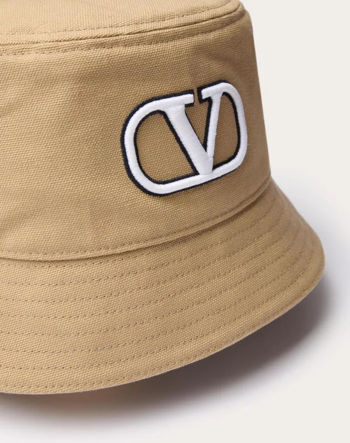 Valentino Hats And Gloves Man Vlogo Signature Cotton Bucket Hat With Vlogo Embroidery For Man In Beige Beige Valentino Hats And Gloves Man Vlogo Signature Cotton Bucket Hat With Vlogo Embroidery For Man In Beige Beige