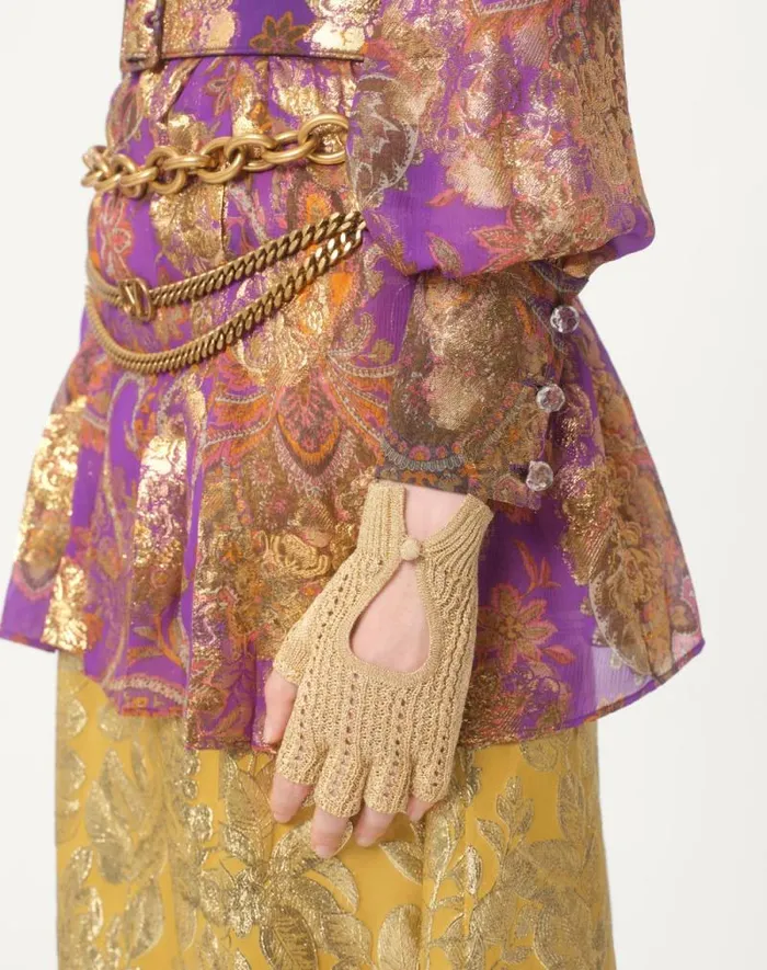 Valentino Hats And Gloves Woman Fingerless Knitted Gloves In Lurex For Woman In Gold Gold Valentino Hats And Gloves Woman Fingerless Knitted Gloves In Lurex For Woman In Gold Gold
