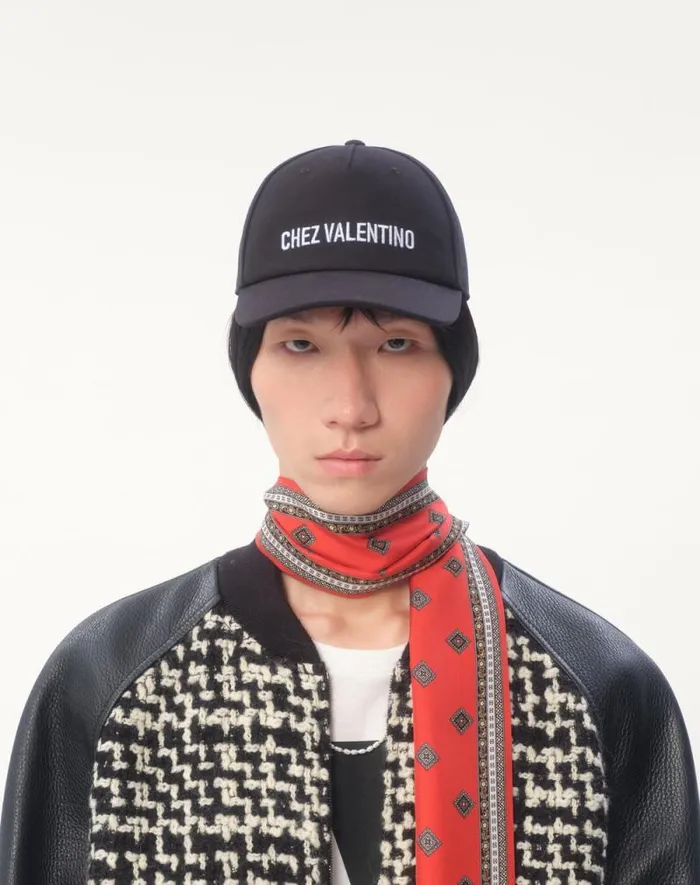Valentino Hats And Gloves WomanMan Chez Valentino Cotton Baseball Cap With Embroidery For Man In Blackivory Blackivory Valentino Hats And Gloves WomanMan Chez Valentino Cotton Baseball Cap With Embroidery For Man In Blackivory Blackivory