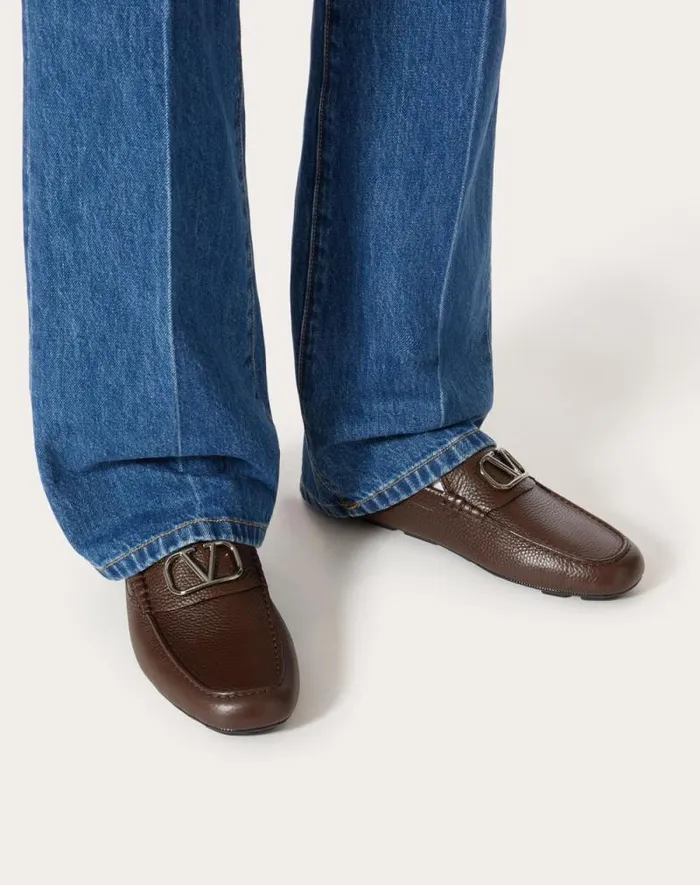 Valentino Laceups And Loafers Man Vlogo Signature Grainy Calfskin Driving Shoe For Man In Fondant Fondant Valentino Laceups And Loafers Man Vlogo Signature Grainy Calfskin Driving Shoe For Man In Fondant Fondant