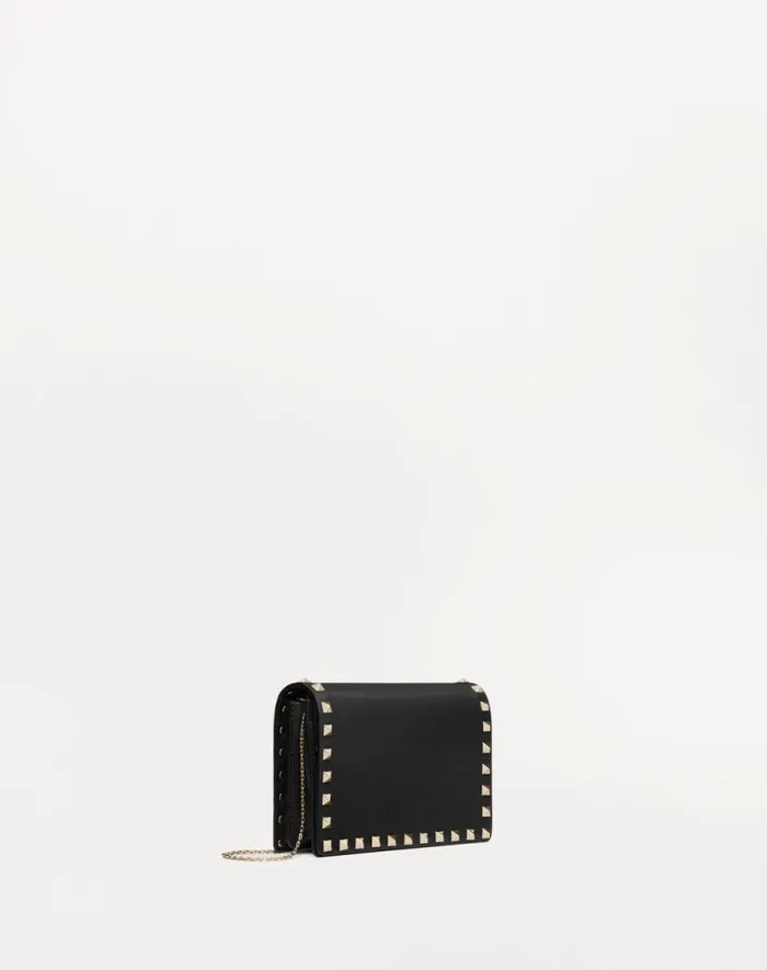 Valentino Mini Bags Woman Rockstud Calfskin Chain Pouch For Woman In Black Black Valentino Mini Bags Woman Rockstud Calfskin Chain Pouch For Woman In Black Black