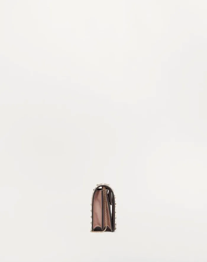 Valentino Mini Bags Woman Rockstud Calfskin Chain Pouch For Woman In Black Black Valentino Mini Bags Woman Rockstud Calfskin Chain Pouch For Woman In Black Black