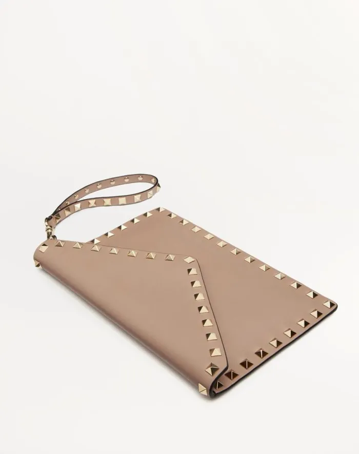 Valentino Mini Bags Woman Rockstud Calfskin Pouch For Woman In Poudre Poudre Valentino Mini Bags Woman Rockstud Calfskin Pouch For Woman In Poudre Poudre