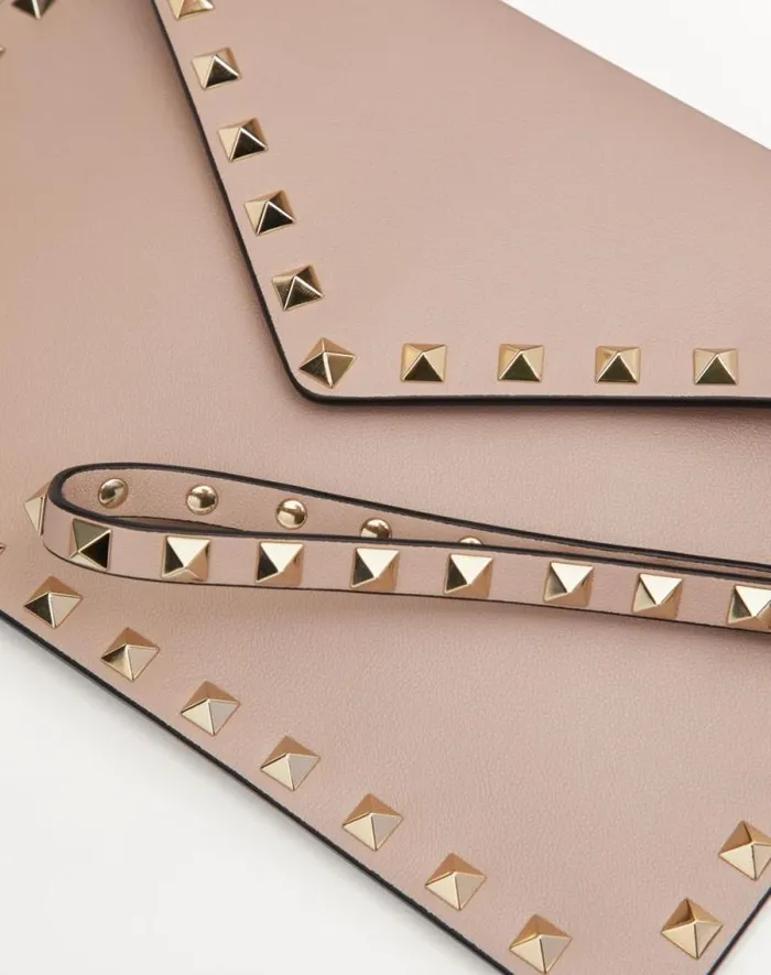 Valentino Mini Bags Woman Rockstud Calfskin Pouch For Woman In Poudre Poudre Valentino Mini Bags Woman Rockstud Calfskin Pouch For Woman In Poudre Poudre