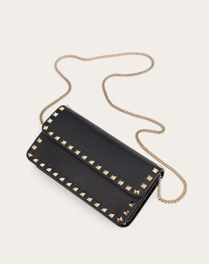 Valentino Mini Bags Woman Rockstud Grainy Calfskin Chain Pouch For Woman In Black Black Valentino Mini Bags Woman Rockstud Grainy Calfskin Chain Pouch For Woman In Black Black