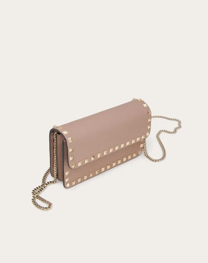 Valentino Mini Bags Woman Rockstud Grainy Calfskin Chain Pouch For Woman In Black Black Valentino Mini Bags Woman Rockstud Grainy Calfskin Chain Pouch For Woman In Black Black
