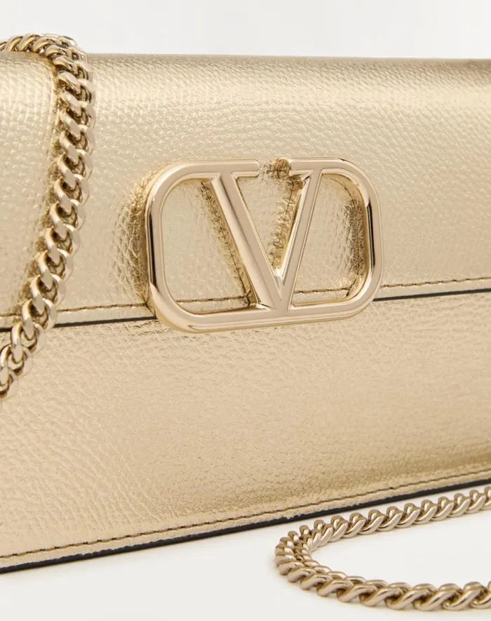Valentino Mini Bags Woman Vlogo Signature Metallic Grainy Calfskin Wallet With Chain For Woman In Platinum Platinum Valentino Mini Bags Woman Vlogo Signature Metallic Grainy Calfskin Wallet With Chain For Woman In Platinum Platinum