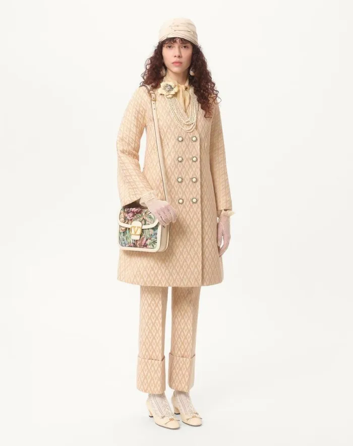 Valentino Pants And Shorts Woman Toute La V Lurex Jacquard Pants For Woman In Birchgold Birchgold Valentino Pants And Shorts Woman Toute La V Lurex Jacquard Pants For Woman In Birchgold Birchgold
