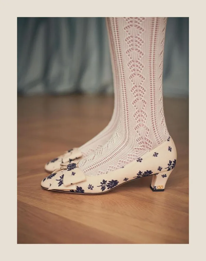 Valentino Pumps Woman Bowow Dcollet In Papier Floral Fabric 45mm For Woman In Ivoryblue Ivoryblue