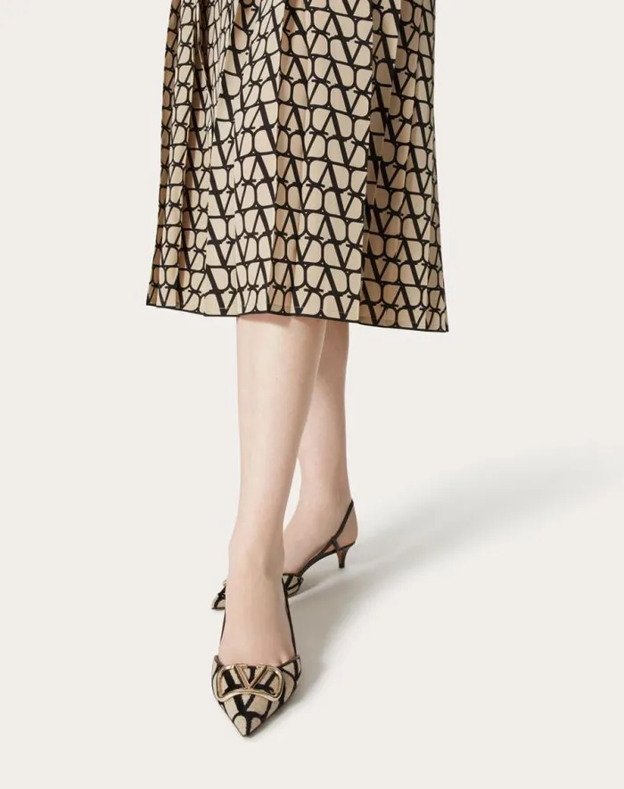 Valentino Pumps Woman Vlogo Signature Slingback Pump In Toile Iconographe 40mm For Woman In Fondantnatural Fondantnatural