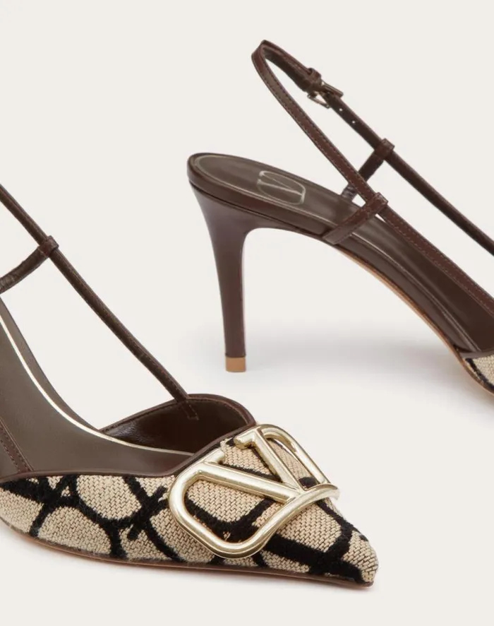 Valentino Pumps Woman Vlogo Signature Slingback Pump In Toile Iconographe 80mm For Woman In Beigeblack Beigeblack Valentino Pumps Woman Vlogo Signature Slingback Pump In Toile Iconographe 80mm For Woman In Beigeblack Beigeblack
