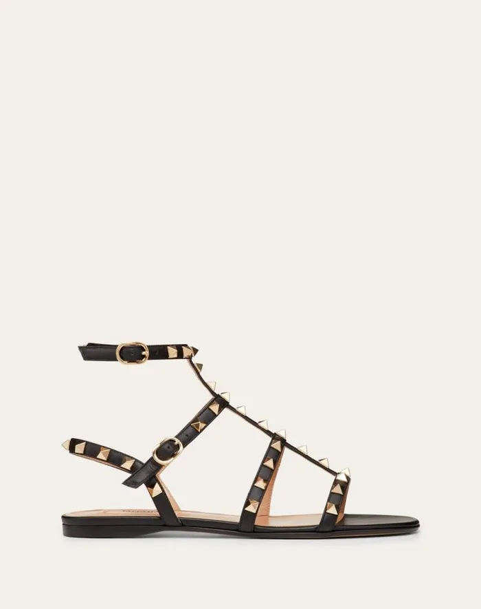 Valentino Sandals Woman Rockstud Flat Calfskin Sandal With Straps For Woman In Poudre Poudre Valentino Sandals Woman Rockstud Flat Calfskin Sandal With Straps For Woman In Poudre Poudre