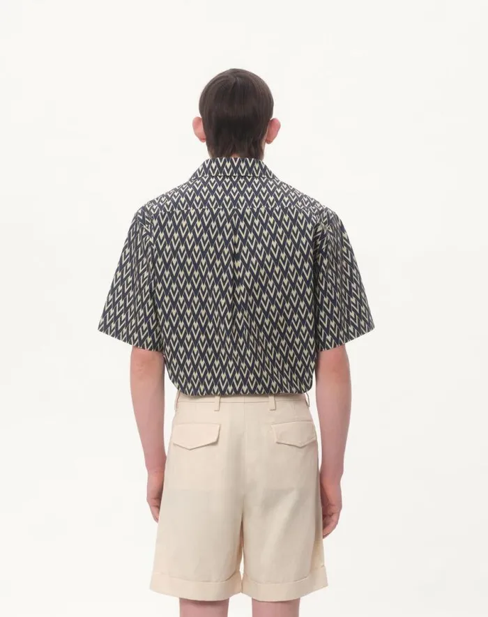 Valentino Shirts Man Cotton Popeline Bowling Shirt With Toute La V Print For Man In Navycream Navycream Valentino Shirts Man Cotton Popeline Bowling Shirt With Toute La V Print For Man In Navycream Navycream
