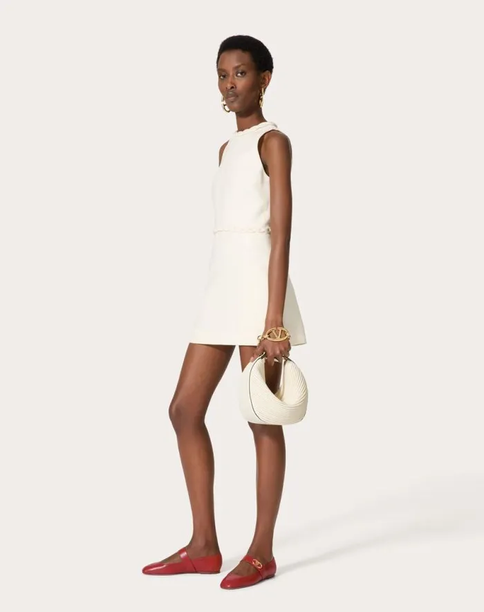 Valentino Shoulder Bags Woman Small Vlogo Moon Hobo Bag In Nappa Leather With Chain For Woman In Ivory Ivory Valentino Shoulder Bags Woman Small Vlogo Moon Hobo Bag In Nappa Leather With Chain For Woman In Ivory Ivory