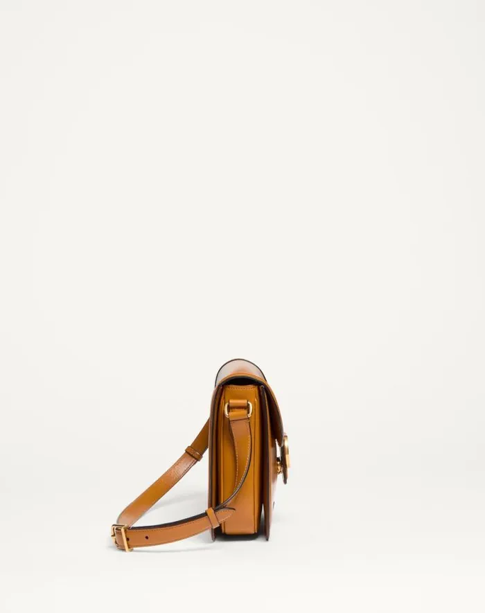 Valentino Shoulder Bags Woman Valentino Garavani 9to5 Smooth Calfskin Shoulder Bag For Woman In Beige Beige Valentino Shoulder Bags Woman Valentino Garavani 9to5 Smooth Calfskin Shoulder Bag For Woman In Beige Beige