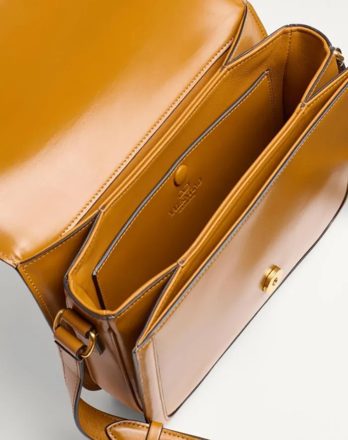 Valentino Shoulder Bags Woman Valentino Garavani 9to5 Smooth Calfskin Shoulder Bag For Woman In Beige Beige Valentino Shoulder Bags Woman Valentino Garavani 9to5 Smooth Calfskin Shoulder Bag For Woman In Beige Beige