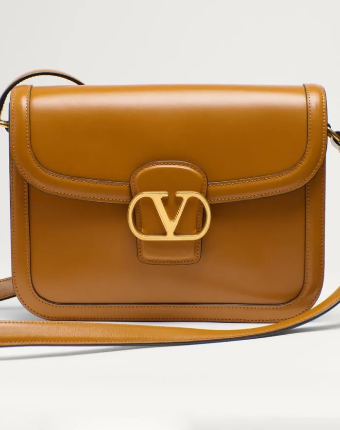 Valentino Shoulder Bags Woman Valentino Garavani 9to5 Smooth Calfskin Shoulder Bag For Woman In Beige Beige Valentino Shoulder Bags Woman Valentino Garavani 9to5 Smooth Calfskin Shoulder Bag For Woman In Beige Beige